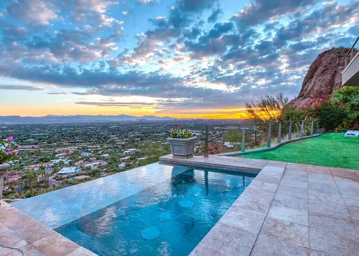 13,000sqf Camelback Mansion - Views, Pool, Theater Holiday home