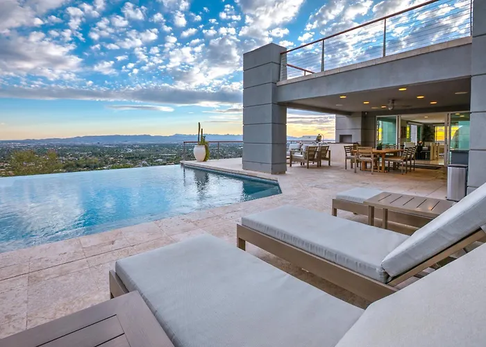 Holiday home 13,000sqf Camelback Mansion - Views, Pool, Theater *