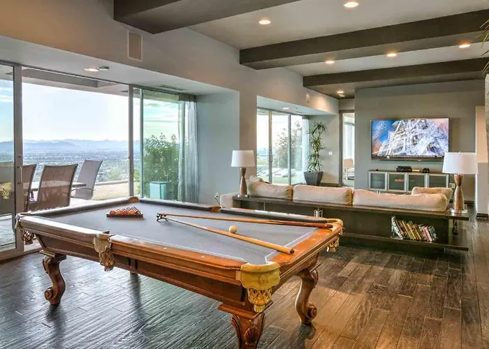 Holiday home 13,000sqf Camelback Mansion - Views, Pool, Theater *