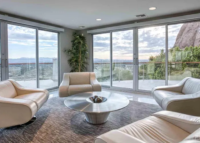 Holiday home 13,000sqf Camelback Mansion - Views, Pool, Theater