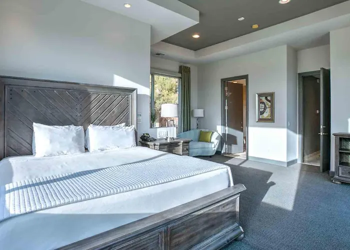 13,000sqf Camelback Mansion - Views, Pool, Theater *